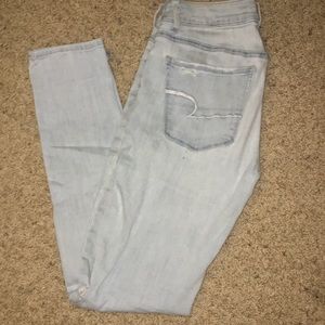 Light wash ripped American Eagle skinny jeans